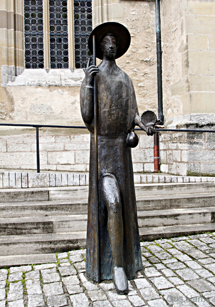 bi--Pilgrim Standing Rothenburg_3839