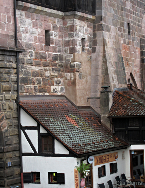 ck--House Stone Wall Nurnberg--_8427