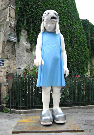 ds_BlueGirlStatue_9995