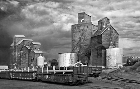 Grain Elevator West from Train 2010